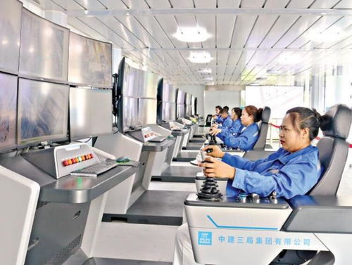 走進(jìn)武漢智能建造現(xiàn)場 辦公室開塔吊 高空設(shè) 智能工廠